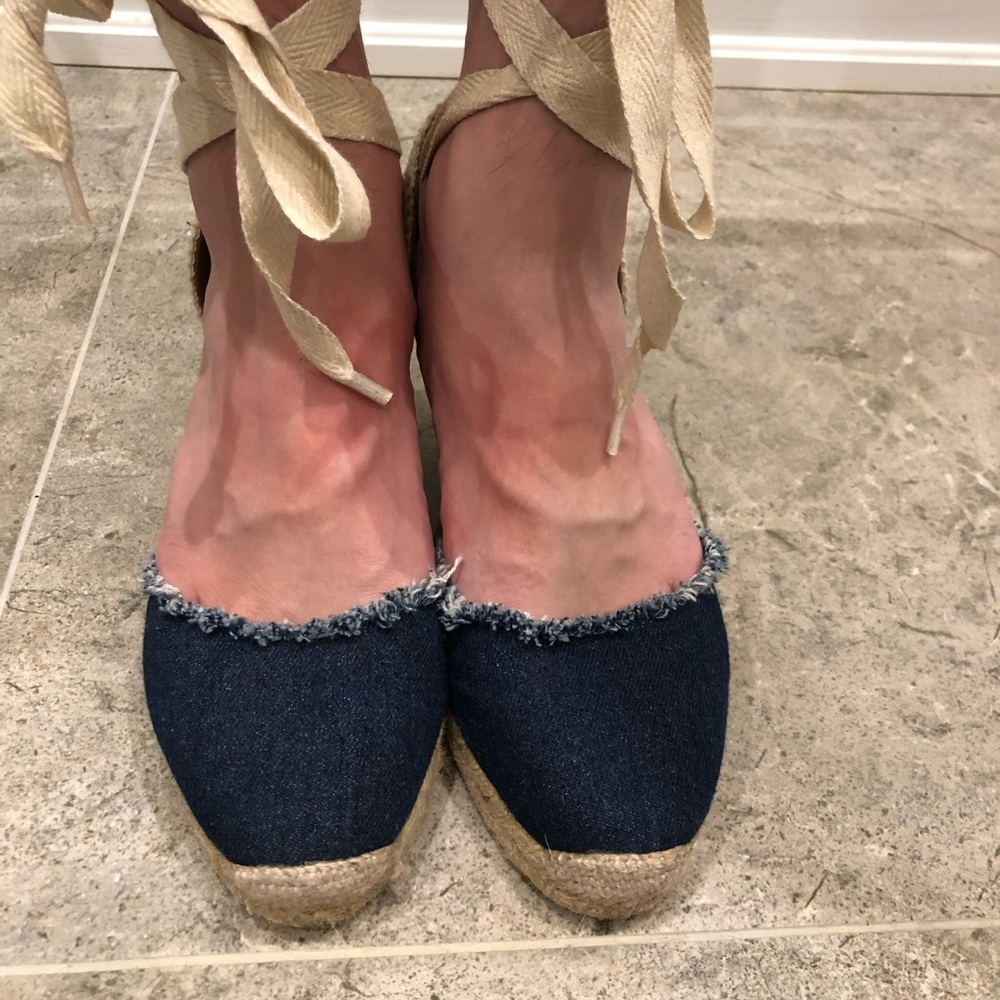 Selling these adorable denim soludos espadrille wedges. - Picture 3 of 4